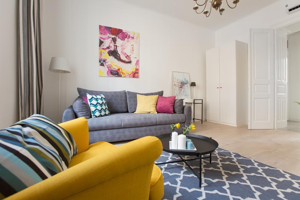 Montevideo Apartment ซาเกร็บ ภายนอก รูปภาพ
