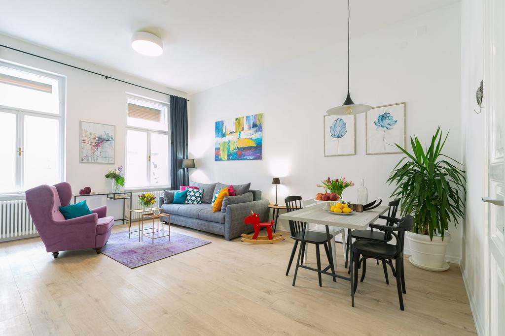Montevideo Apartment ซาเกร็บ ภายนอก รูปภาพ