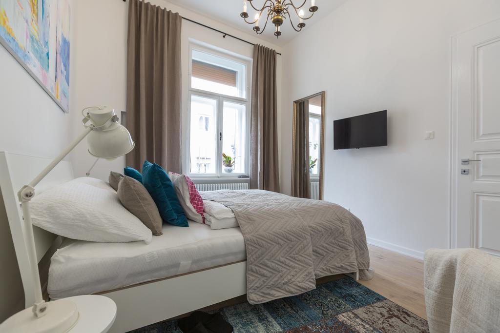 Montevideo Apartment ซาเกร็บ ภายนอก รูปภาพ